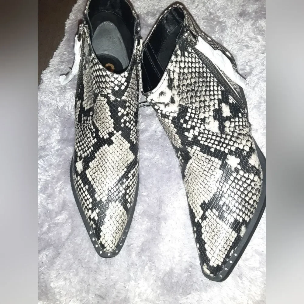 Ladies Circus by Sam Edelman Snake Print ankle boot sz 6.5